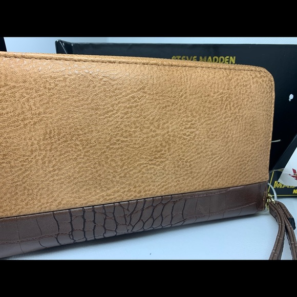 Steve Madden Wallet - Picture 5 of 7